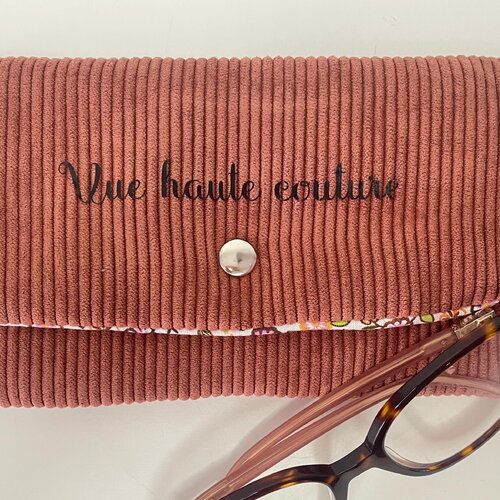 Étui à lunettes en velours côtelé marron