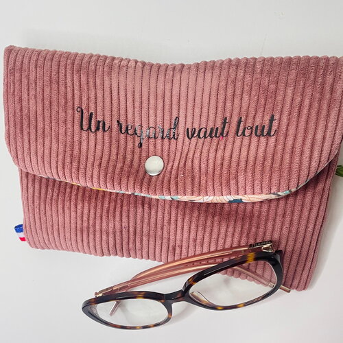 Étui à lunettes en velours côtelé rose tendre