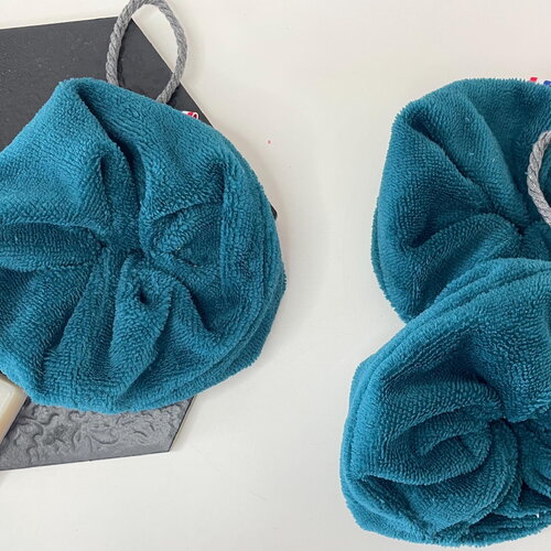 Fleur de douche éponge de bambou bleu canard