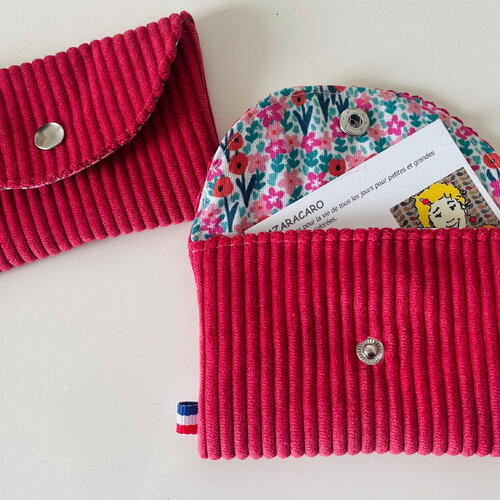 Porte cartes en velours côtelé rose framboise et coton fleuri