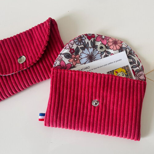 Porte cartes en velours côtelé rose framboise et coton fleuri