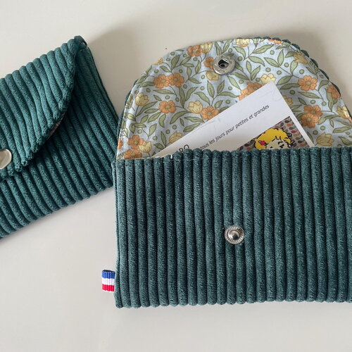 Porte cartes en velours côtelé vert émeraude et coton fleuri
