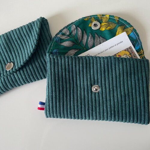Porte cartes en velours côtelé vert émeraude et coton fleuri