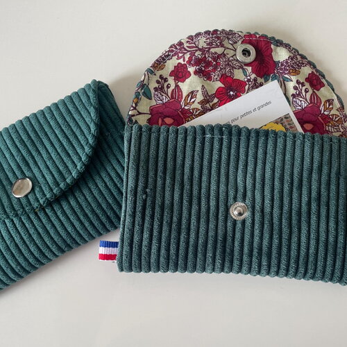 Porte cartes en velours côtelé vert émeraude et coton fleuri