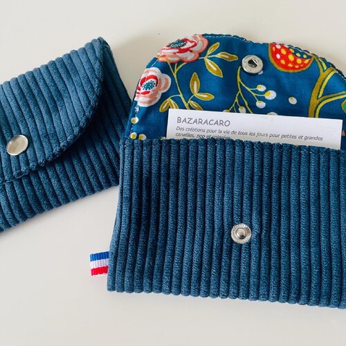 Porte cartes en velours côtelé bleu marine et coton fleuri