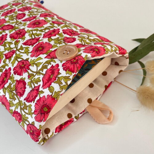 Pochette livre tissu molletonnée fermeture par un bouton, housse protection livre. rouge gorges et mésanges
