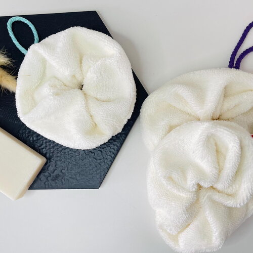 Fleur de douche éponge de bambou blanc cassé