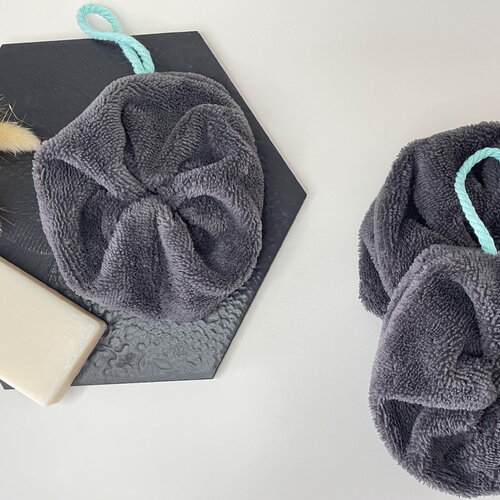 Fleur de douche éponge de bambou gris