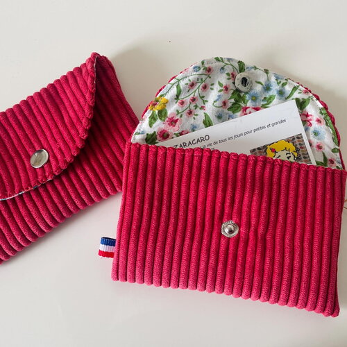 Porte cartes en velours côtelé rose framboise et coton fleuri