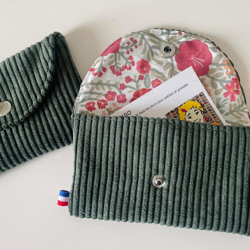 Porte cartes en velours côtelé vert kaki et coton fleuri