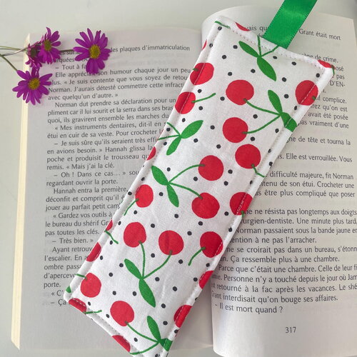Marque page en tissu cerises