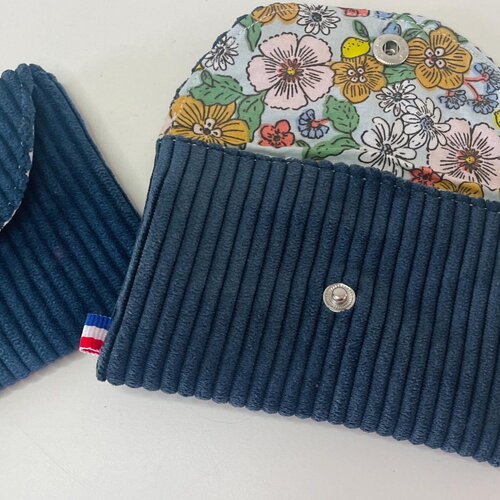 Porte cartes en velours côtelé bleu marine et coton fleuri