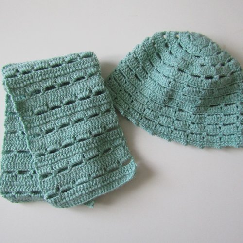 Ensemble bonnet /écharpe en laine au crochet