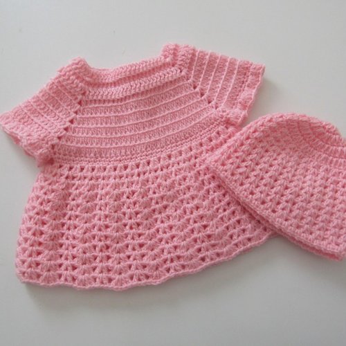 Ensemble robe et bonnet fait main au crochet laine mérinos