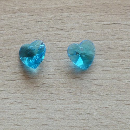 2 pendentifs coeur en verre à facettes turquoise dimensions 14x14mm