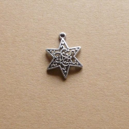 10 étoiles pendentif  en métal argenté mat 17x20mm