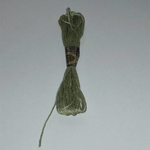Réf.216 -échevette dmc vert kaki fil à broder longueur 8m