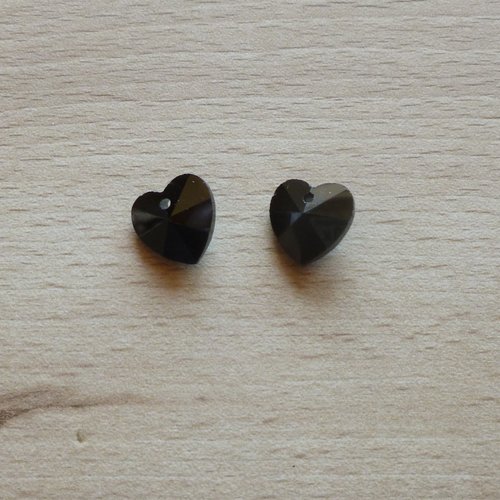 2 pendentifs coeur en verre à facettes noir  14x14mm