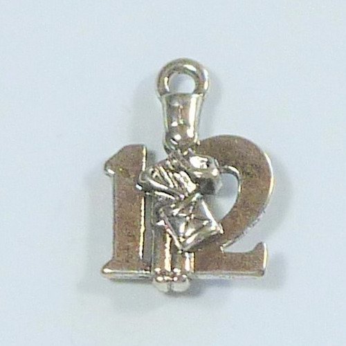 Pendentif chiffre 12 pendentif en métal argenté orné d'un musicien