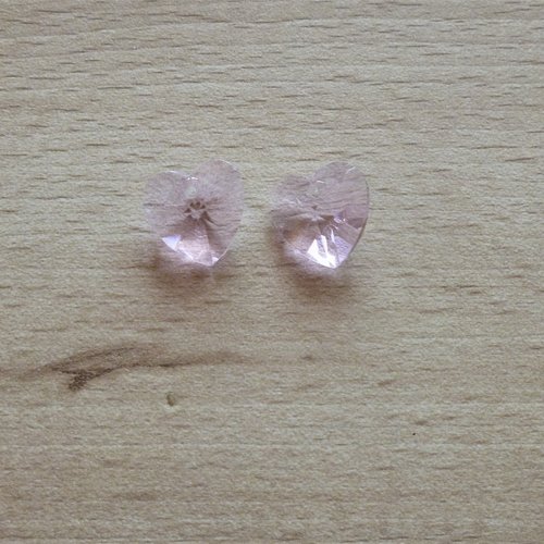2 pendentifs coeur en verre à facettes rose  14x14mm