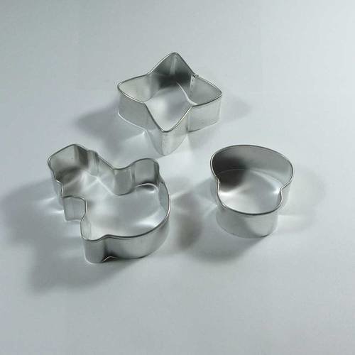 3 moules en métal fer blanc formes géométriques de 70 à 43mm