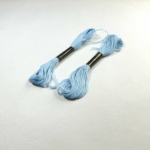 Réf.31- echevette en coton fils à broder bleue ciel 8m de long