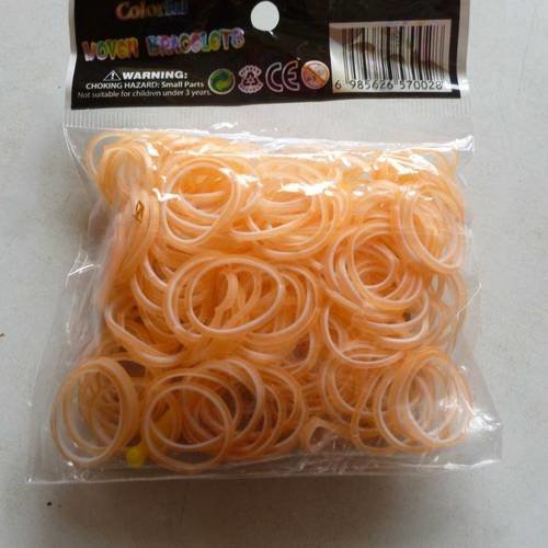 200 bracelets  orange clair blanc à l'intérieur plus crochet et attaches