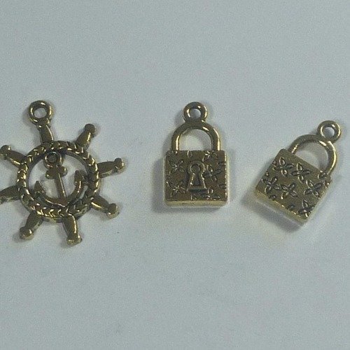 3 pendentifs cadenas et barre de navire