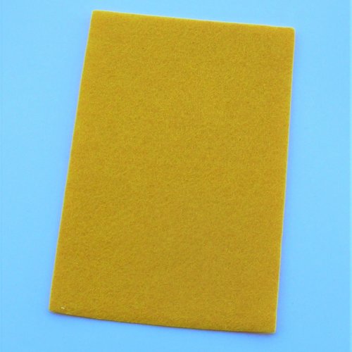 Réf.19 -coupon feutrine jaune foncé 15x10cm