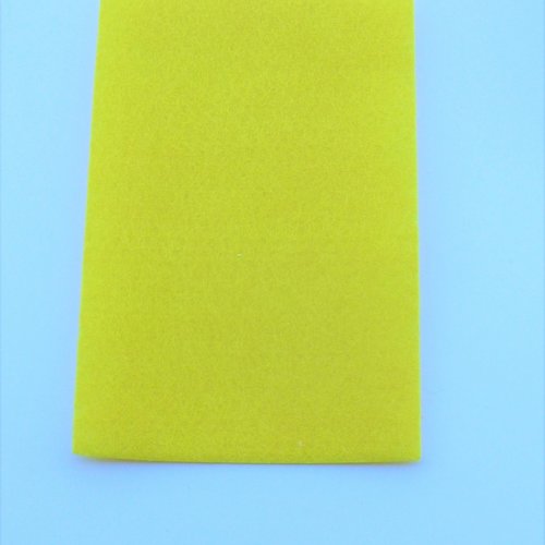 Réf. 21 - coupon feutrine jaune 15x10cm