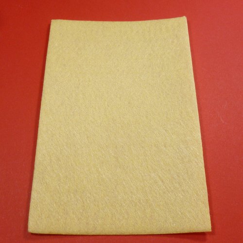 Réf.28 - coupon feutrine jaune pâle 15x10cm