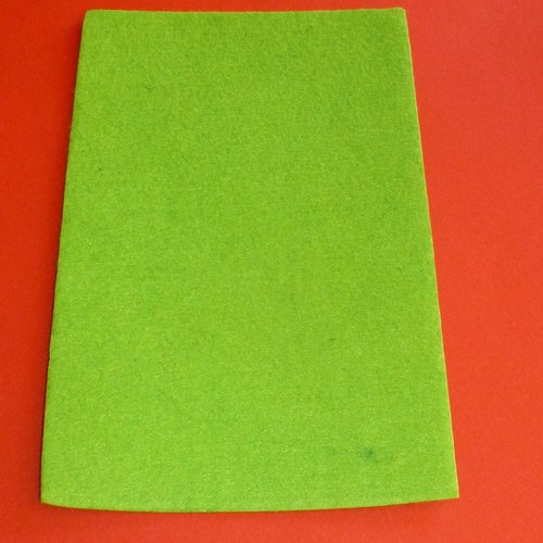 Réf.37 - coupon feutrine vert 15x10cm