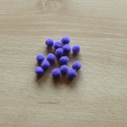 15 pompons violets 10mm