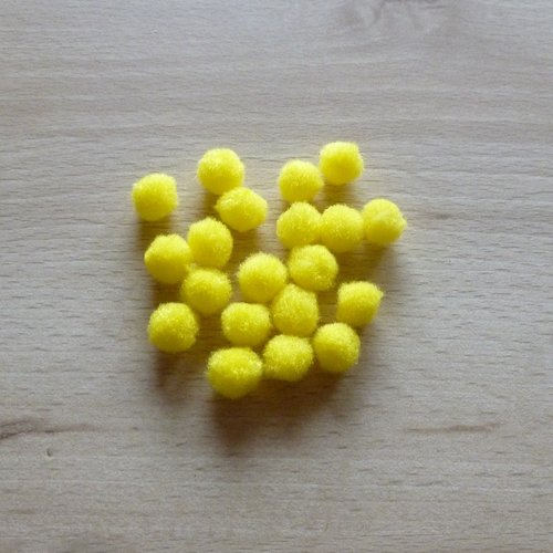 20 pompons jaunes 12mm