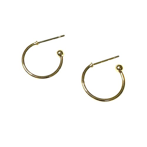 Une paire de demi créoles en laiton plaqué or 18k, 21x15 mm, bo60
