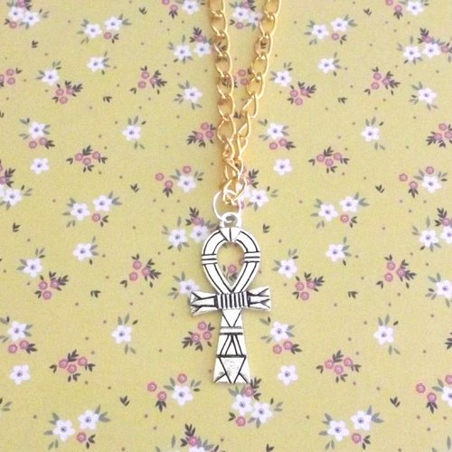 Collier en chaîne avec croix égyptienne