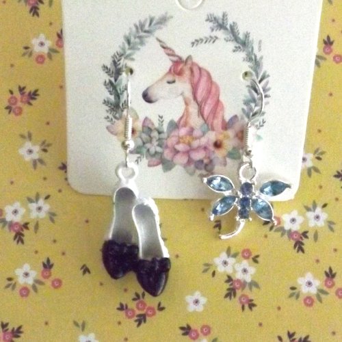 Boucles d'oreilles "chaussures et libellule"