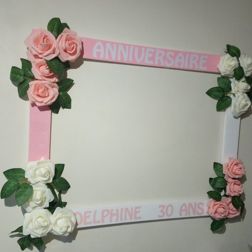 Cadre Photobooth Avec Roses Fleurs Personnalise Pour Anniversaire Mariage Rose Et Blanc Un Grand Marche
