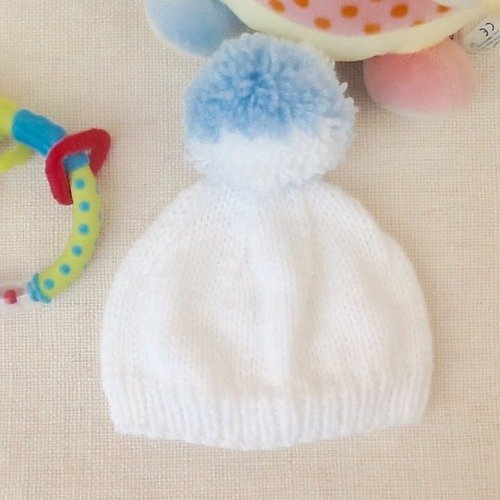 Bonnet Bebe Blanc A Pompon Blanc Et Bleu Ciel Un Grand Marche