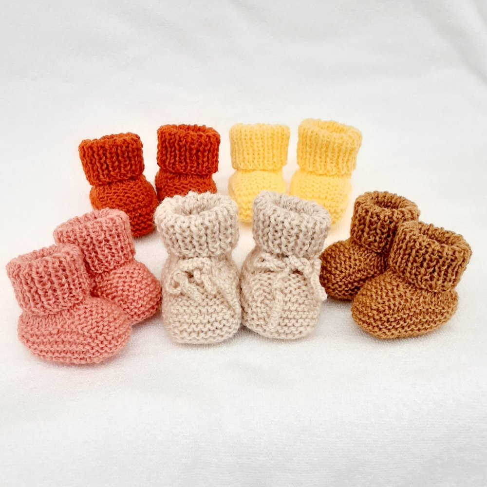 Chaussons N 3 Bebe Mixtes En Tricot A Finitions Bords Cotes Taille Premature Au 6 Mois Modele 3 Couleur Jaune Un Grand Marche
