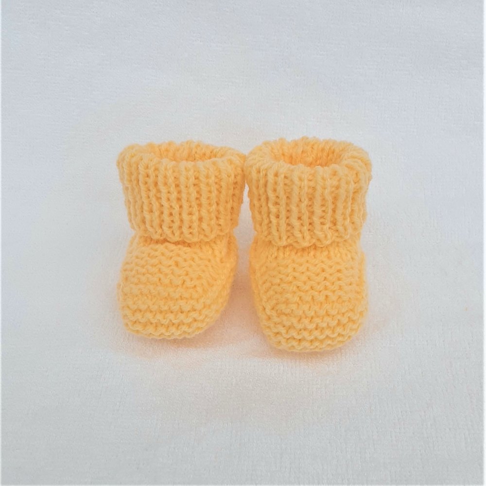 Chaussons N 3 Bebe Mixtes En Tricot A Finitions Bords Cotes Taille Premature Au 6 Mois Modele 3 Couleur Jaune Un Grand Marche
