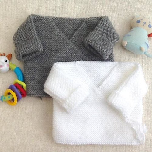 Brassière bébé naissance/1 mois laine tricot, blanc gris, gilet bébé, jumeaux, cadeau de naissance, maternité, cache-coeur