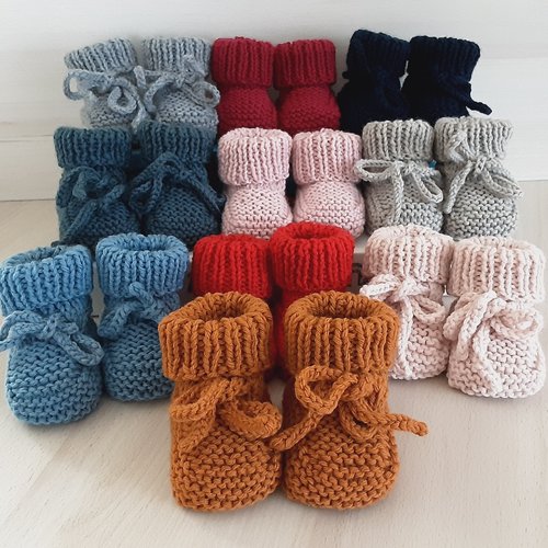 Chaussons bébé laine tricot à finitions bords-côtes avec liens taille 0/1 mois