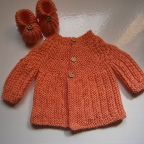 Brassière bébé tricot laine layette et ses petits chaussons assortis 0/3 mois