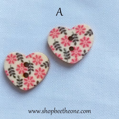 Bouton petit coeur "fleurs roses et rouges" en bois façon vintage - 17 mm - modèle a