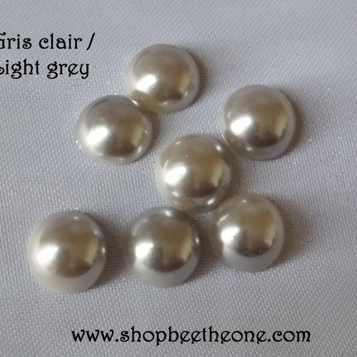 Cabochon rond strass demi-perle - gris clair - 12 mm - pour nail art, bijoux, decoration, scrapbooking.