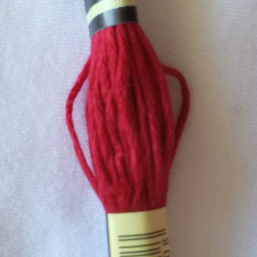 Fil à broder - équivalent n° dmc 304 rouge laque de chine - écheveau de coton mouliné pour broderie - 8 m - 6 brins