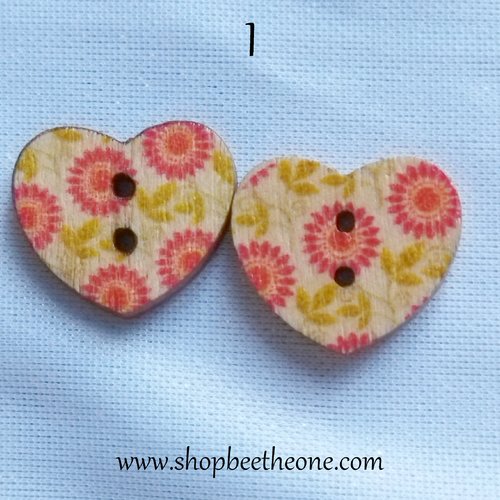 Bouton petit coeur "fleurs roses et rouges" en bois façon vintage - 17 mm - modèle i