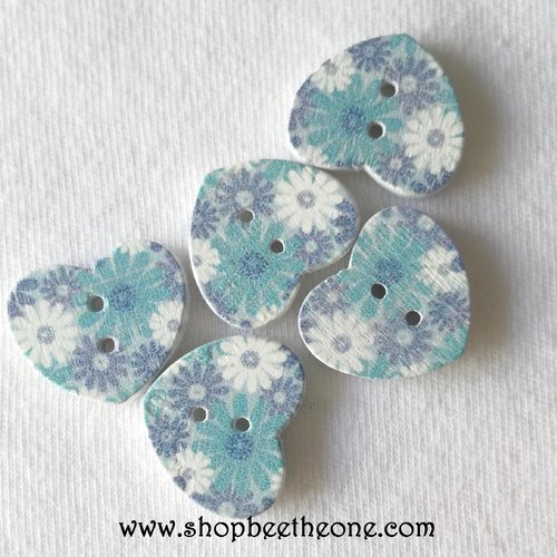 Bouton petit coeur "fleurs bleues et blanches" en bois - 17 mm - modèle a