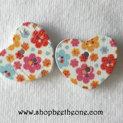 Bouton petit coeur "fleurs multicolores" en bois - 17 mm - modèle d